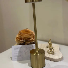 Luminária de Led Mendoza com Acendimento ao toque (Desconto progressivo)