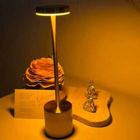 Luminária de Led Mendoza com Acendimento ao toque (Desconto progressivo)