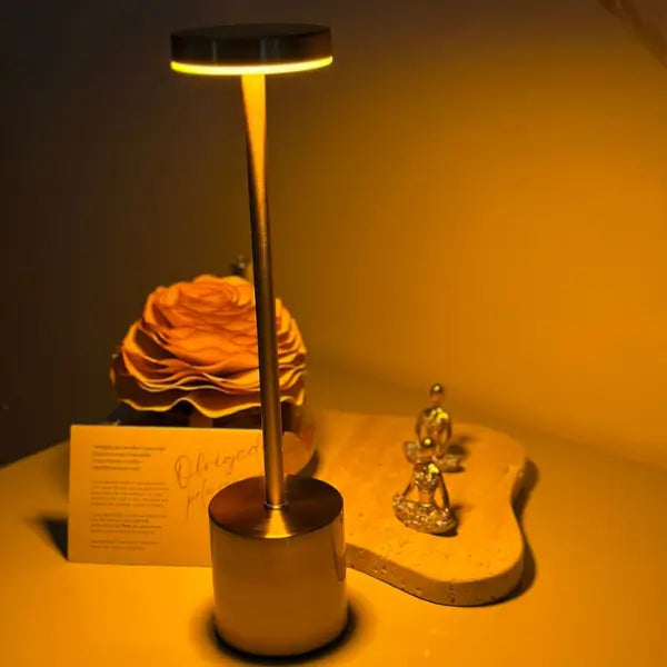 Luminária de Led Mendoza com Acendimento ao toque (Desconto progressivo)