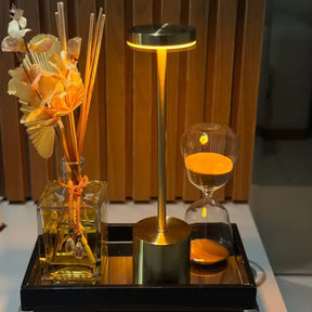 Luminária de Led Mendoza com Acendimento ao toque (Desconto progressivo)